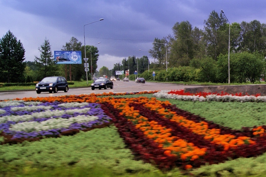 Погода в зеленогорске красноярского края. Озеленение Зеленогорск Красноярский край. Калинина 13 Зеленогорск Красноярский край. Аллея Зеленогорск Красноярский край. Зеленогорск Красноярский край клумбы.